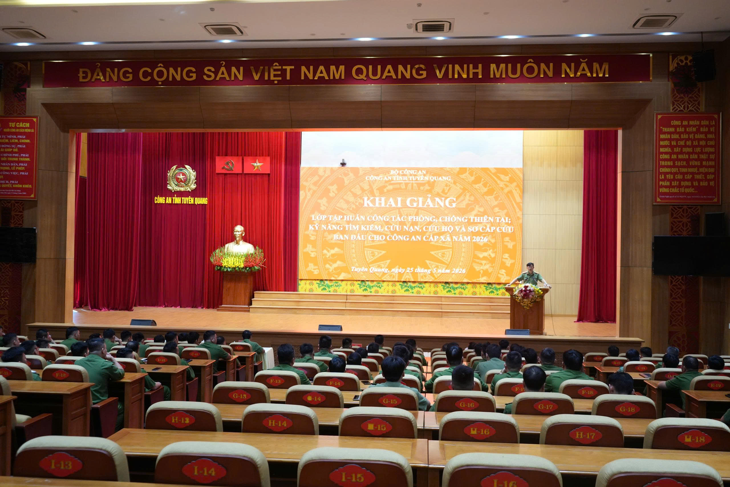 KHAI GIẢNG LỚP TẬP HUẤN CÔNG TÁC PHÒNG CHỐNG THIÊN TAI, KỸ NĂNG TÌM KIẾM, CỨU HỘ, CỨU NẠN VÀ SƠ CẤP CỨU BAN ĐẦU CHO CÔNG AN CẤP XÃ NĂM 2026