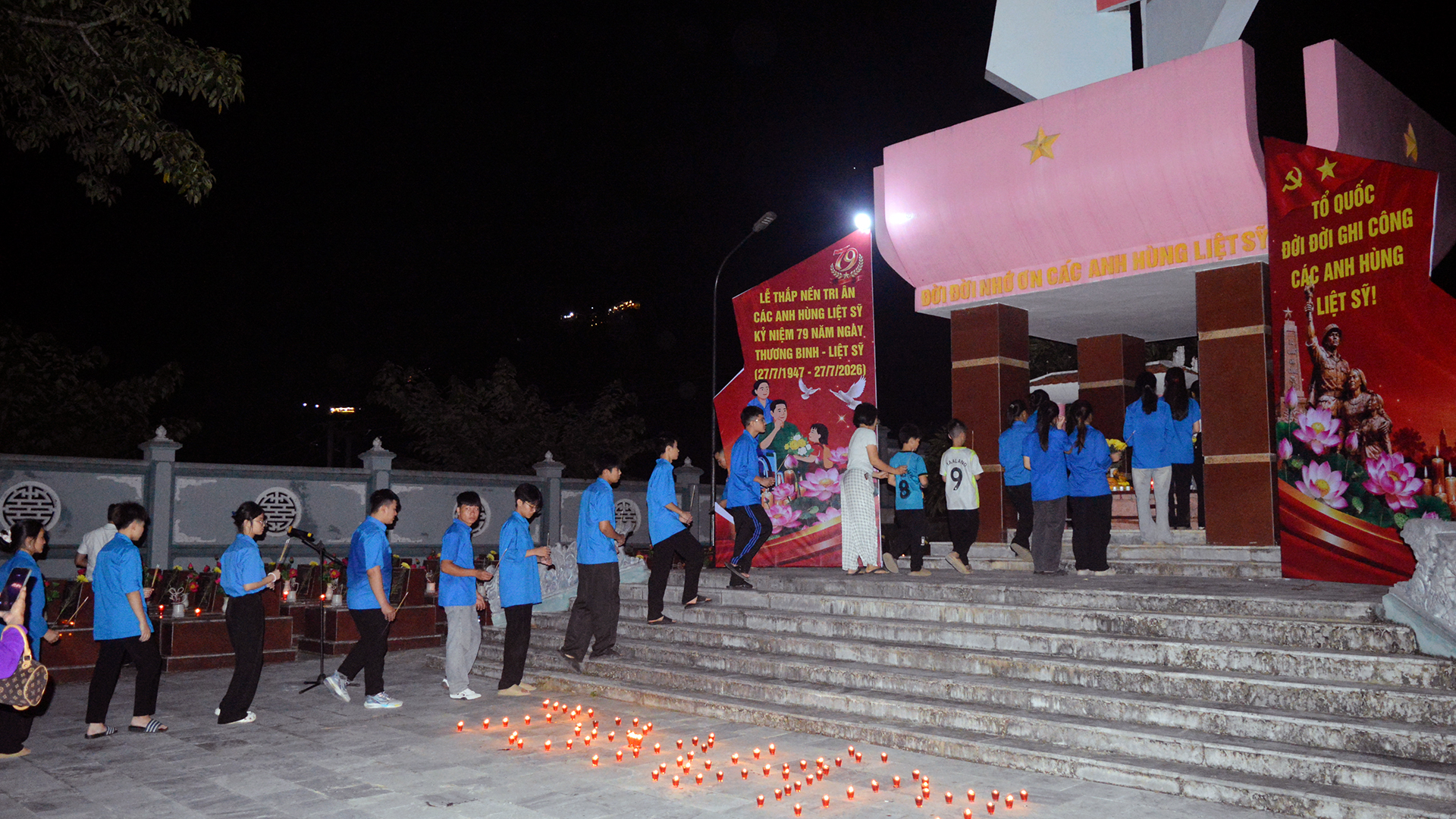 Lễ "thắp nến tri ân" kỷ niệm 79 năm ngày thương binh - liệt sĩ