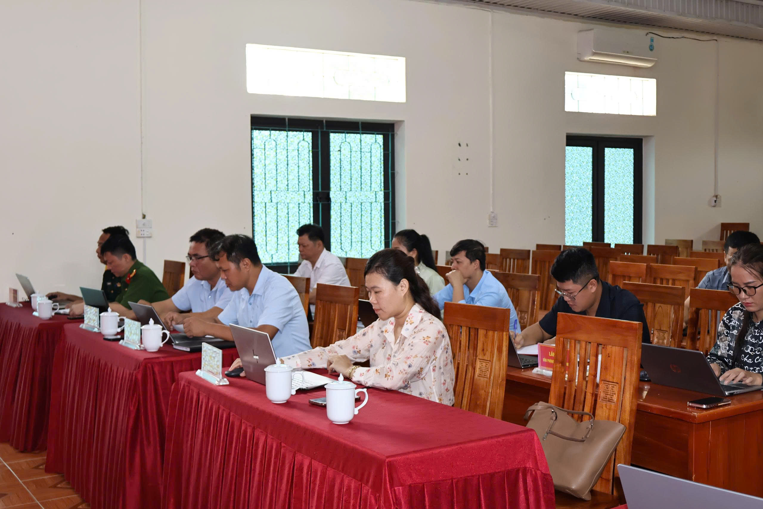 Phi&ecirc;n họp UBND tuần 31..jpg