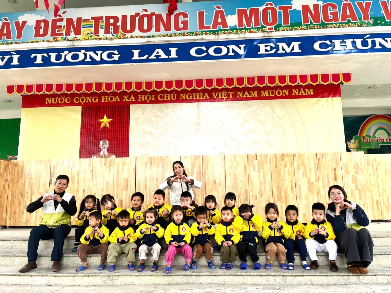 Tổ chức GNI trao tặng 19 bộ tủ đựng chăn cho Trường Mầm non Hợp Hoà