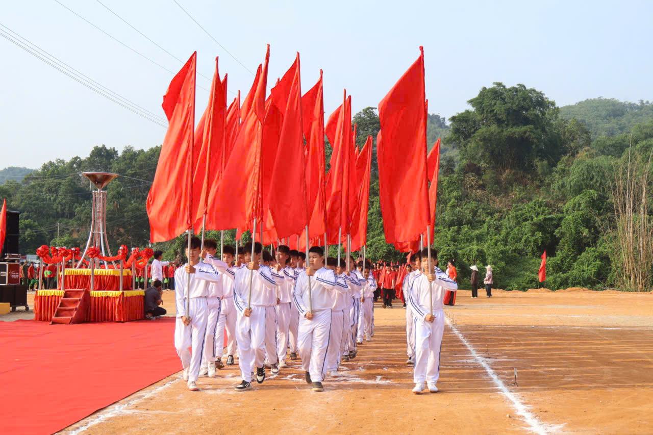Khai mạc cờ hồng đ.jpg