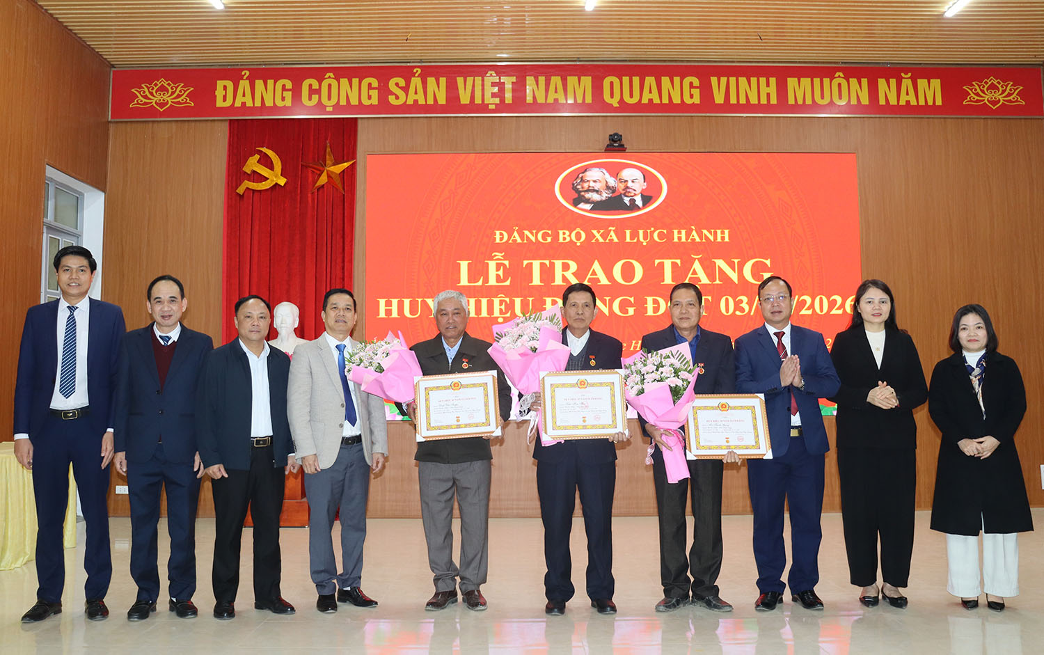 Đảng bộ xã Lực Hành tổ chức lễ trao Huy hiệu Đảng đợt 3/2