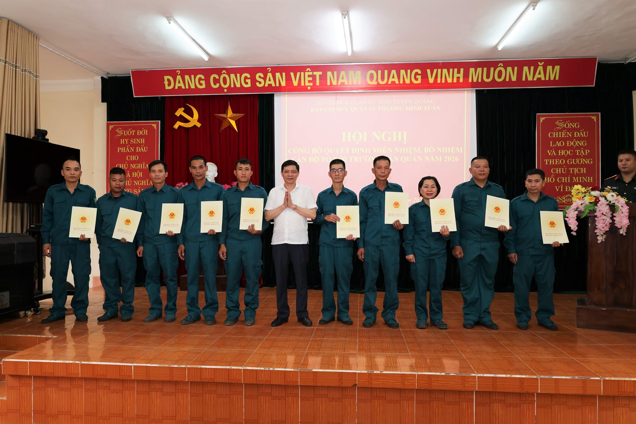 Ban Chỉ huy Quân sự phường Minh Xuân công bố quyết định miễn nhiệm, bổ nhiệm Tổ đội trưởng Dân quân năm 2026