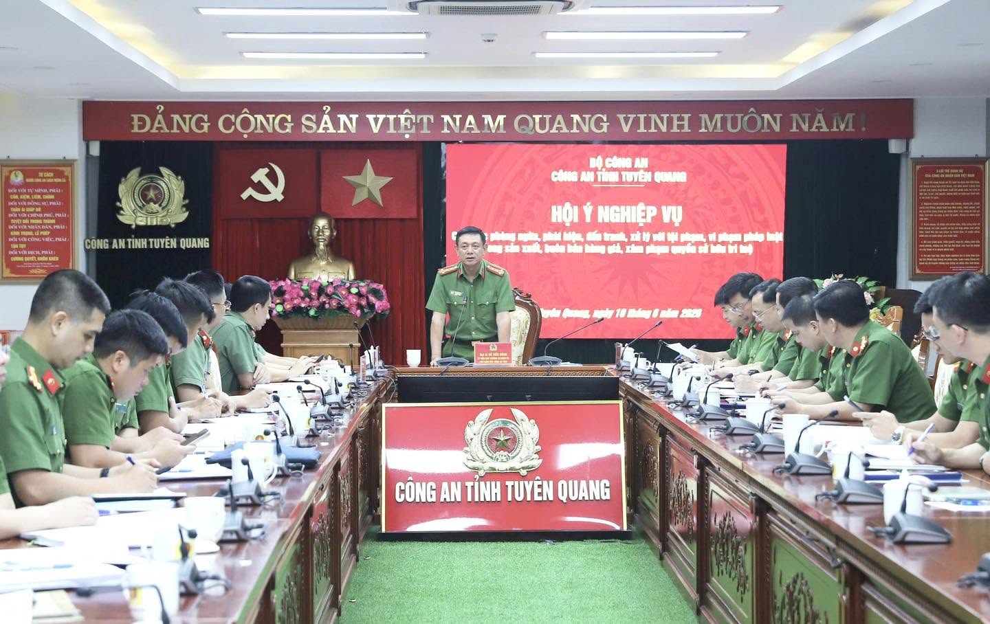 TĂNG CƯỜNG ĐẤU TRANH VỚI TỘI PHẠM SẢN XUẤT, BUÔN BÁN HÀNG GIẢ VÀ XÂM PHẠM QUYỀN SỞ HỮU TRÍ TUỆ