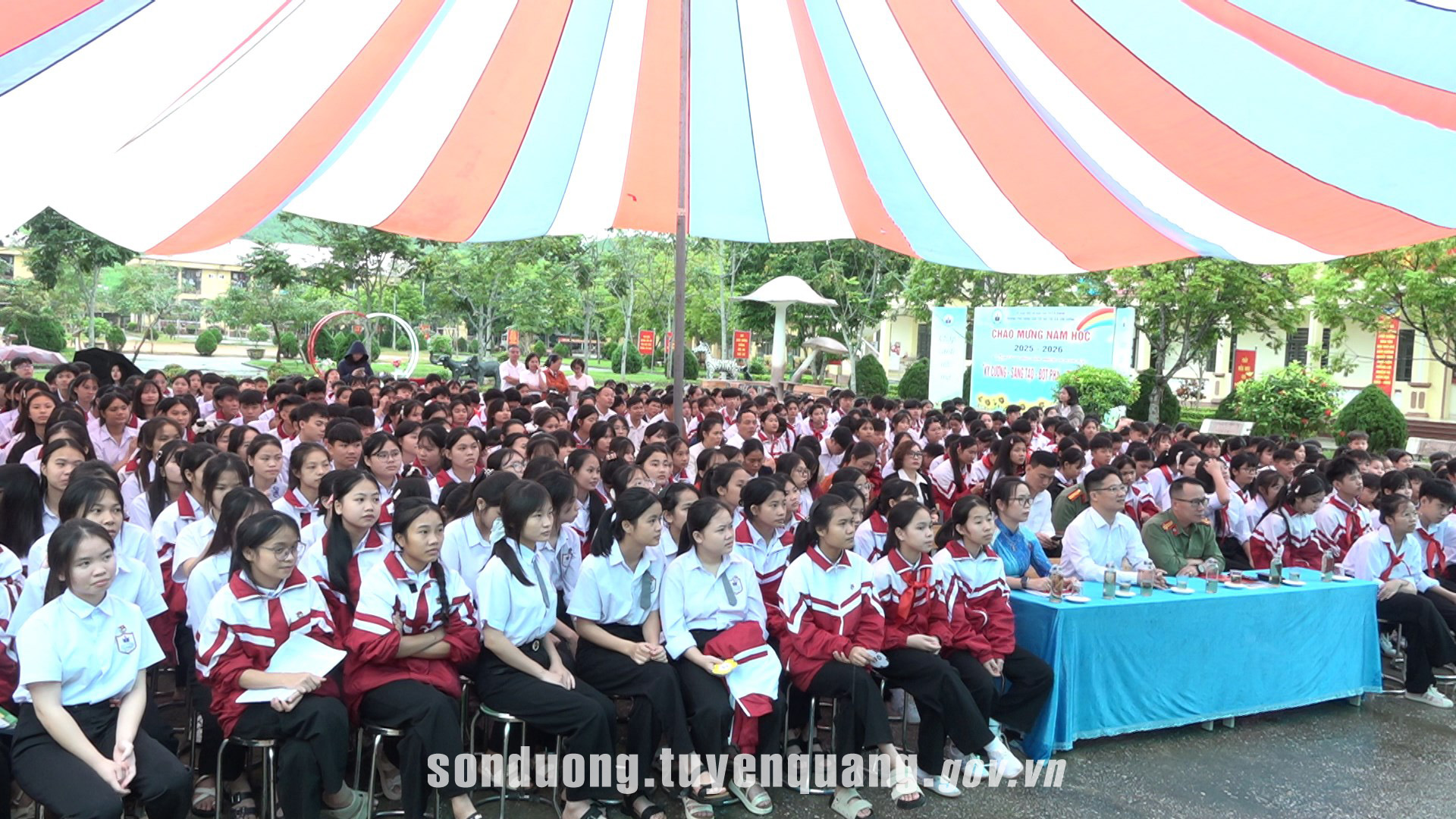 Tuyên truyền chiến dịch “Không một mình - Cùng nhau an toàn trực tuyến”