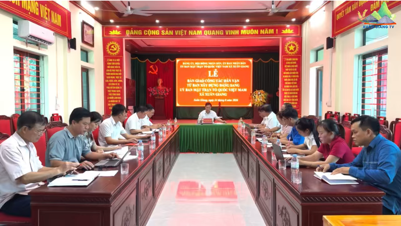 XUÂN GIANG TỔ CHỨC BÀN GIAO CÔNG TÁC DÂN VẬN TỪ BAN XÂY DỰNG ĐẢNG SANG ỦY BAN MTTQ VIỆT NAM XÃ