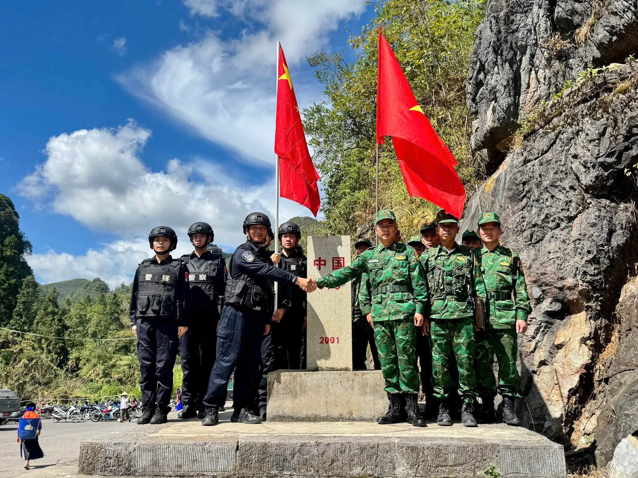 ĐỒN BIÊN PHÒNG PHÓ BẢNG TỔ CHỨC TUẦN TRA LIÊN HỢP THỰC THI PHÁP LUẬT TRÊN BIÊN GIỚI QUÝ III