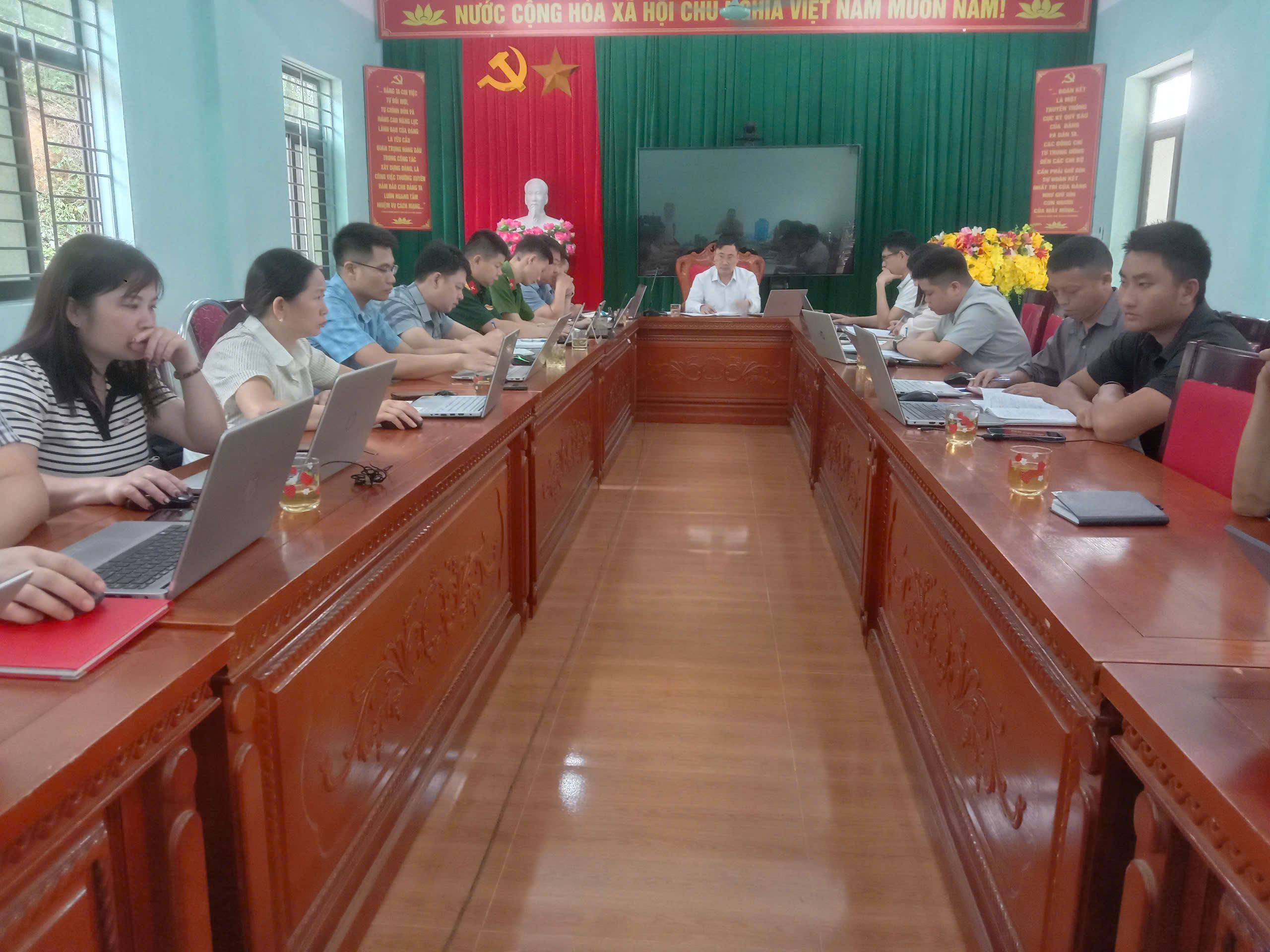 Xã Niêm Sơn đã tổ chức phiên họp thường kỳ tháng 4/2026