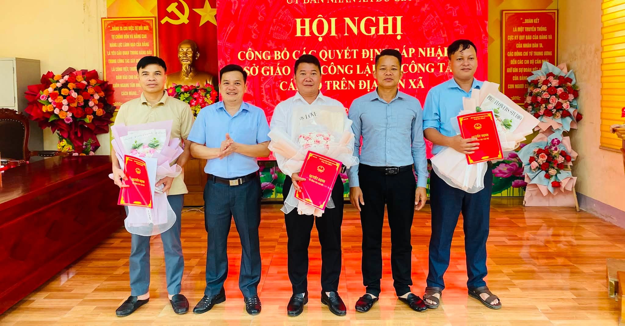 XÃ DU GIÀ TỔ CHỨC HỘI NGHỊ CÔNG BỐ CÁC QUYẾT ĐỊNH SÁP NHẬP CƠ SỞ GIÁO DỤC VÀ CÔNG TÁC CÁN BỘ