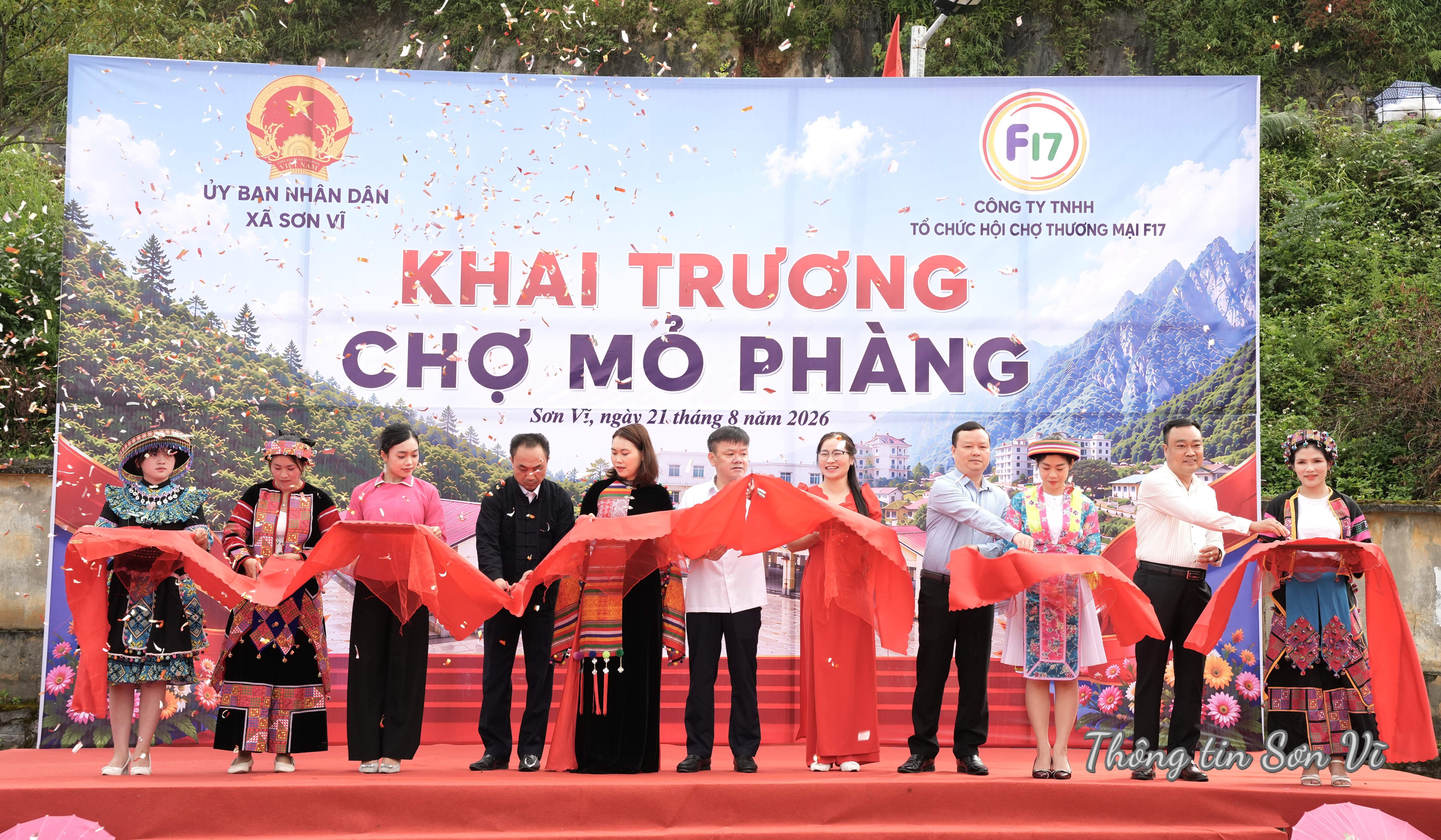 Khai trương chợ Mỏ Phàng