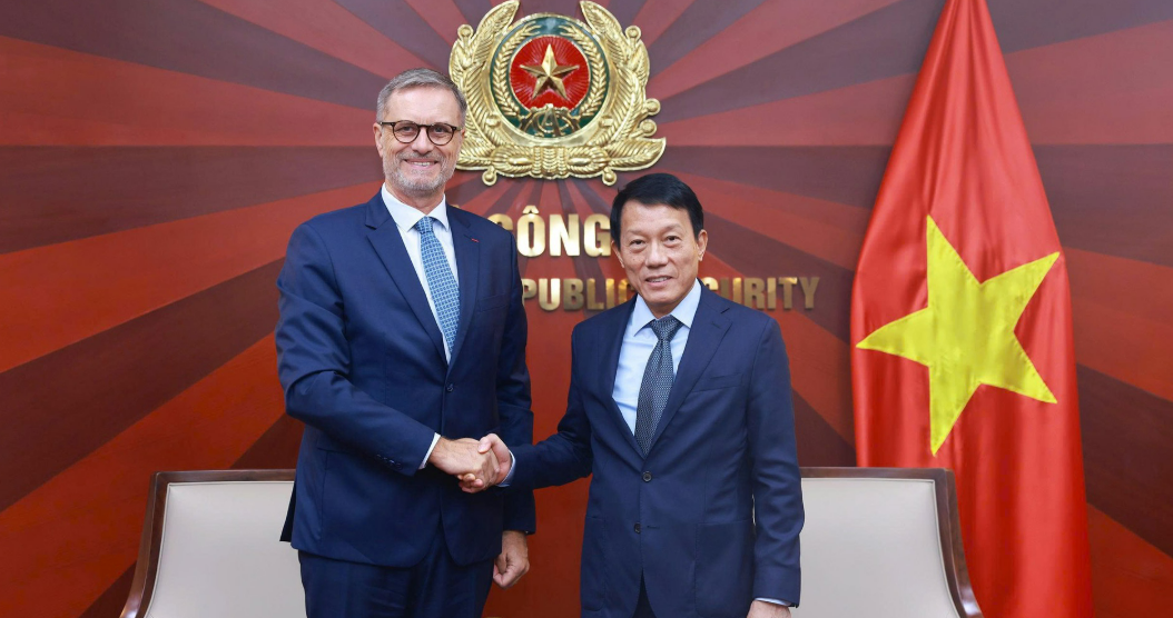 BỘ TRƯỞNG LƯƠNG TAM QUANG TIẾP ĐẠI SỨ PHÁP