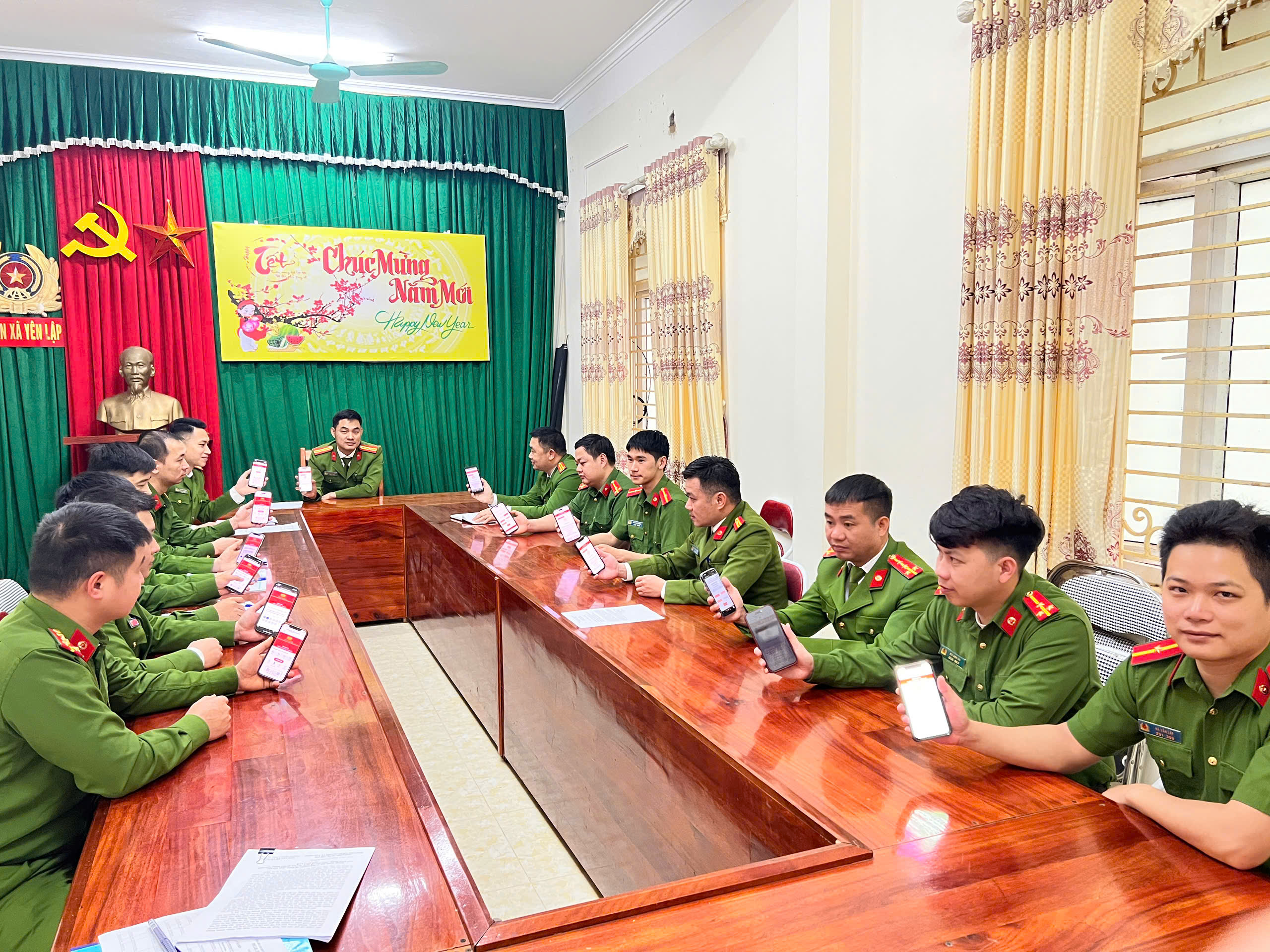CÔNG AN XÃ YÊN LẬP TÍCH CỰC HƯỞNG ỨNG THAM GIA CUỘC THI TRỰC TUYẾN “TÌM HIỂU BẦU CỬ QUỐC HỘI VÀ HỘI ĐỒNG NHÂN DÂN CÁC CẤP”