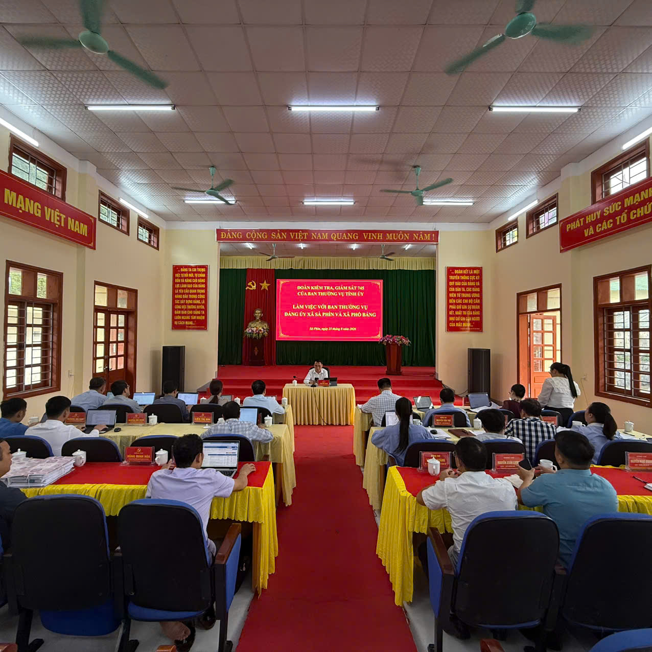  ĐOÀN KIỂM TRA, GIÁM SÁT CỦA BAN THƯỜNG VỤ TỈNH ỦY LÀM VIỆC VỚI ĐẢNG ỦY XÃ SÀ PHÌN VÀ XÃ PHÓ BẢNG