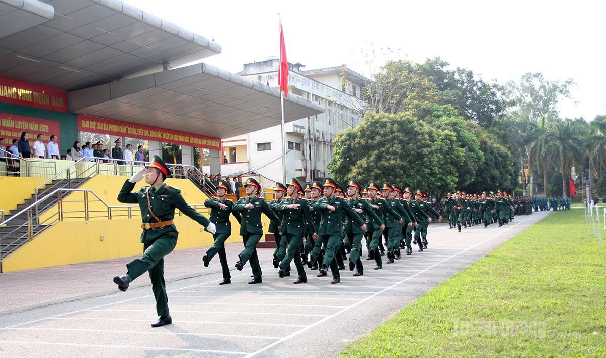 Bí thư Tỉnh ủy Hầu A Lềnh dự Lễ ra quân huấn luyện năm 2026