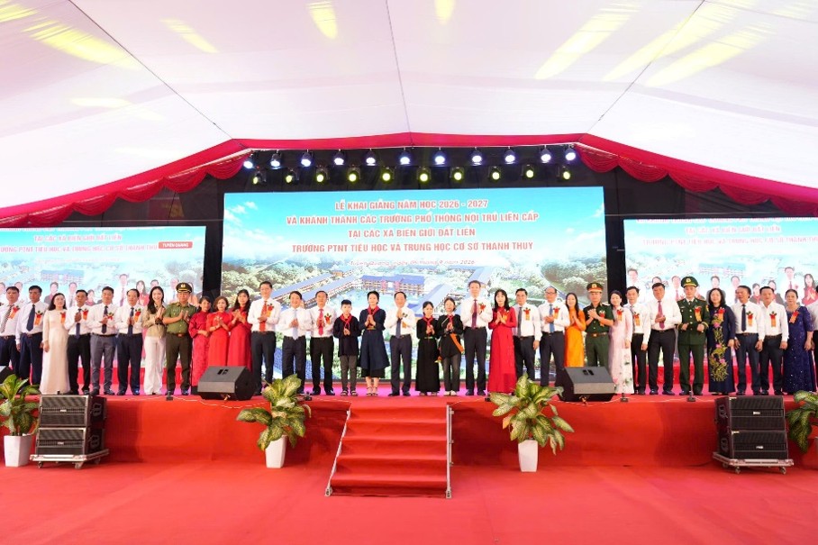 ÁNH SÁNG NƠI BIÊN CƯƠNG