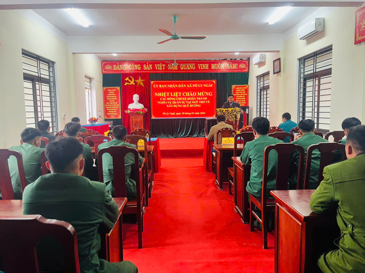 Pờ Ly Ngài đón quân nhân hoàn thành nghĩa vụ quân sự trở về địa phương