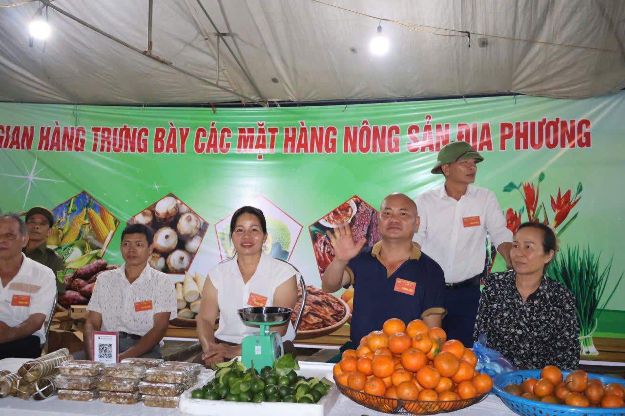 Chợ đ&ecirc;m ba cam.jpg