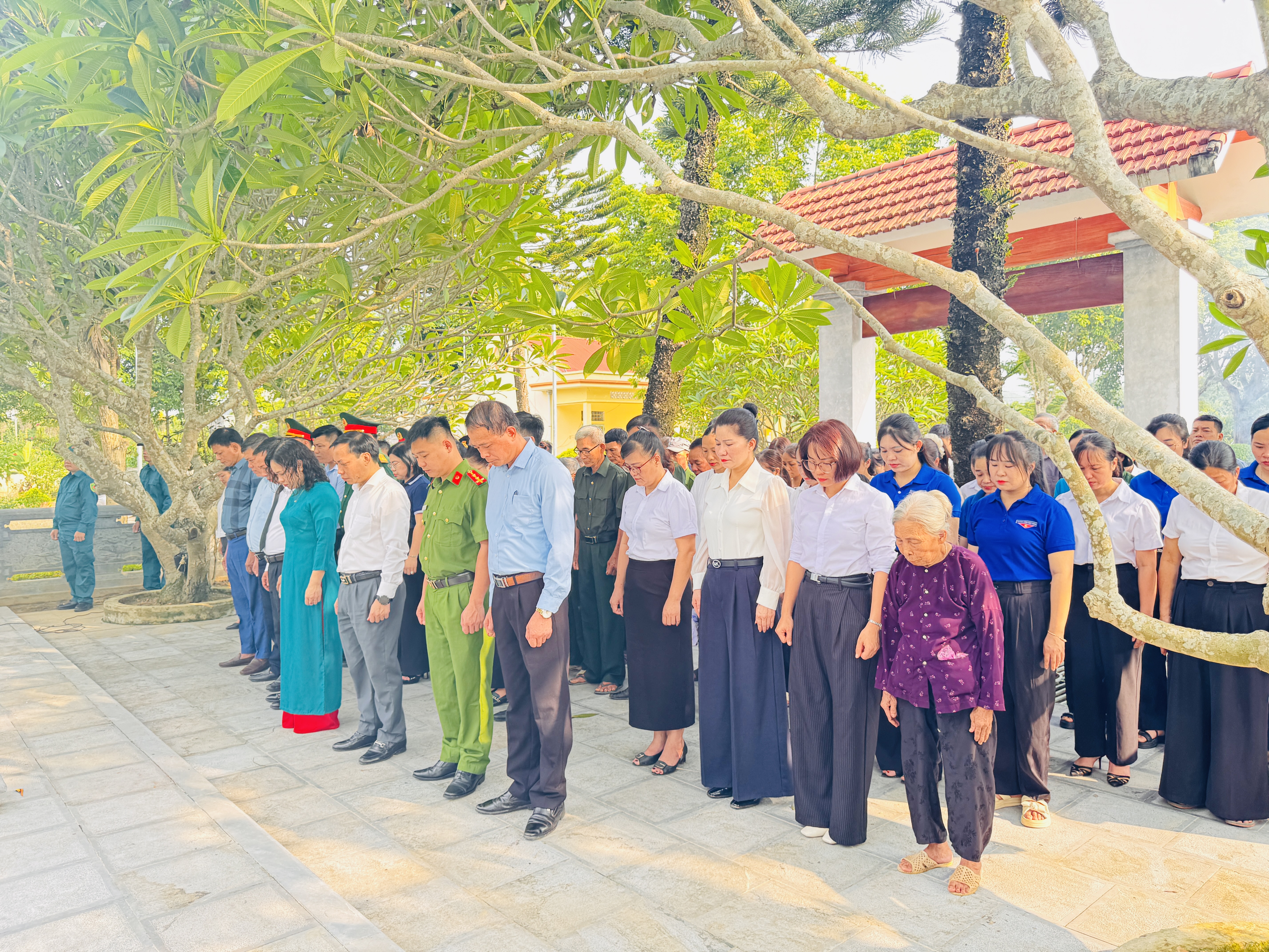 XÃ XUÂN VÂN TỔ CHỨC LỄ DÂNG HƯƠNG, DÂNG HOA TƯỞNG NIỆM CÁC ANH HÙNG LIỆT SĨ NHÂN KỶ NIỆM 79 NĂM NGÀY THƯƠNG BINH - LIỆT SĨ (27/7/1947 - 27/7/2026)