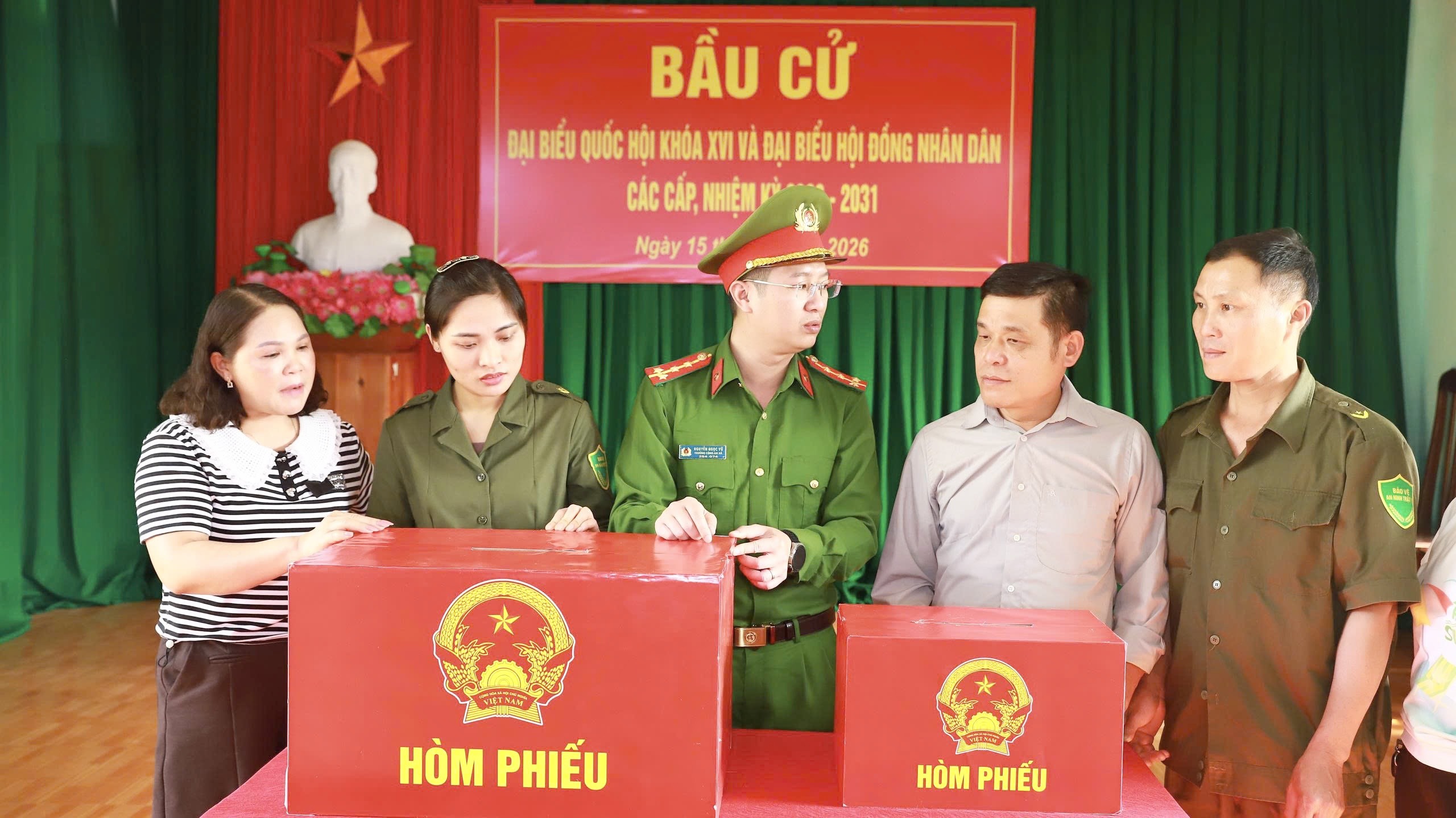 ĐỂ LÁ PHIẾU ĐẾN VỚI MỌI BẢN LÀNG VÙNG CAO