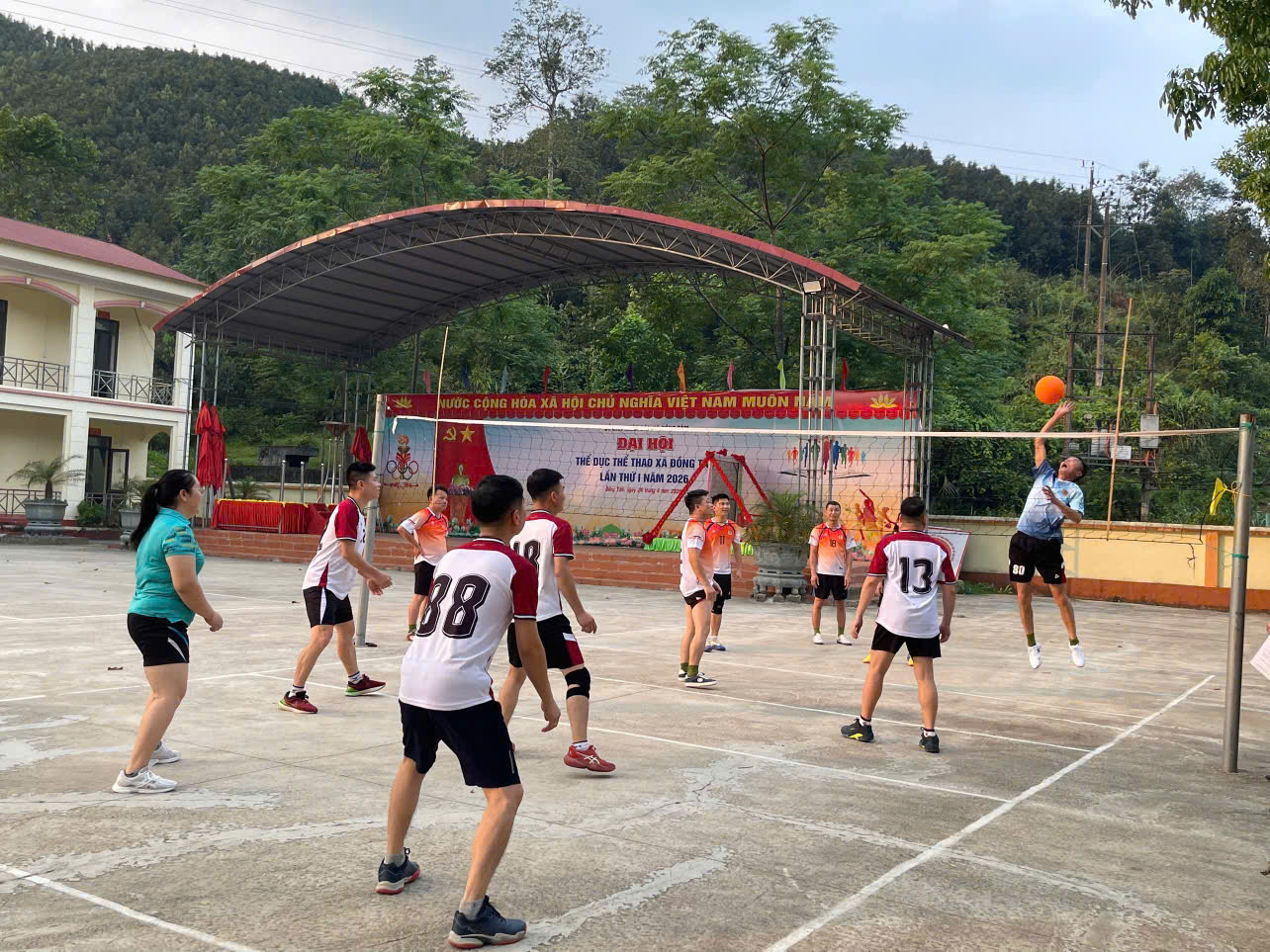 SÔI NỔI HOẠT ĐỘNG GIAO LƯU THỂ DỤC THỂ THAO CHÀO MỪNG KỶ NIỆM 80 NĂM NGÀY TRUYỀN THỐNG CÁC LỰC LƯỢNG CAND