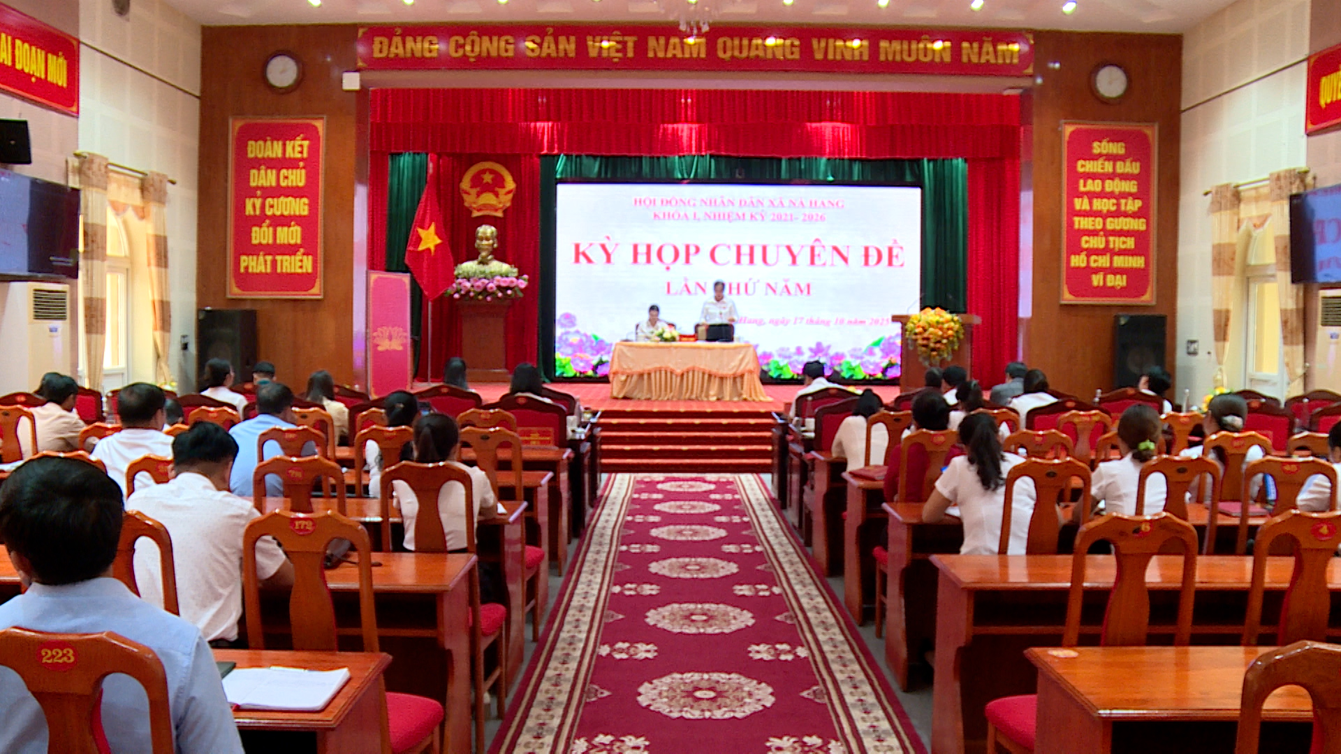 Kỳ họp chuyên đề lần thứ năm, HĐND xã Nà Hang khóa 1, nhiệm kỳ 2021-2026