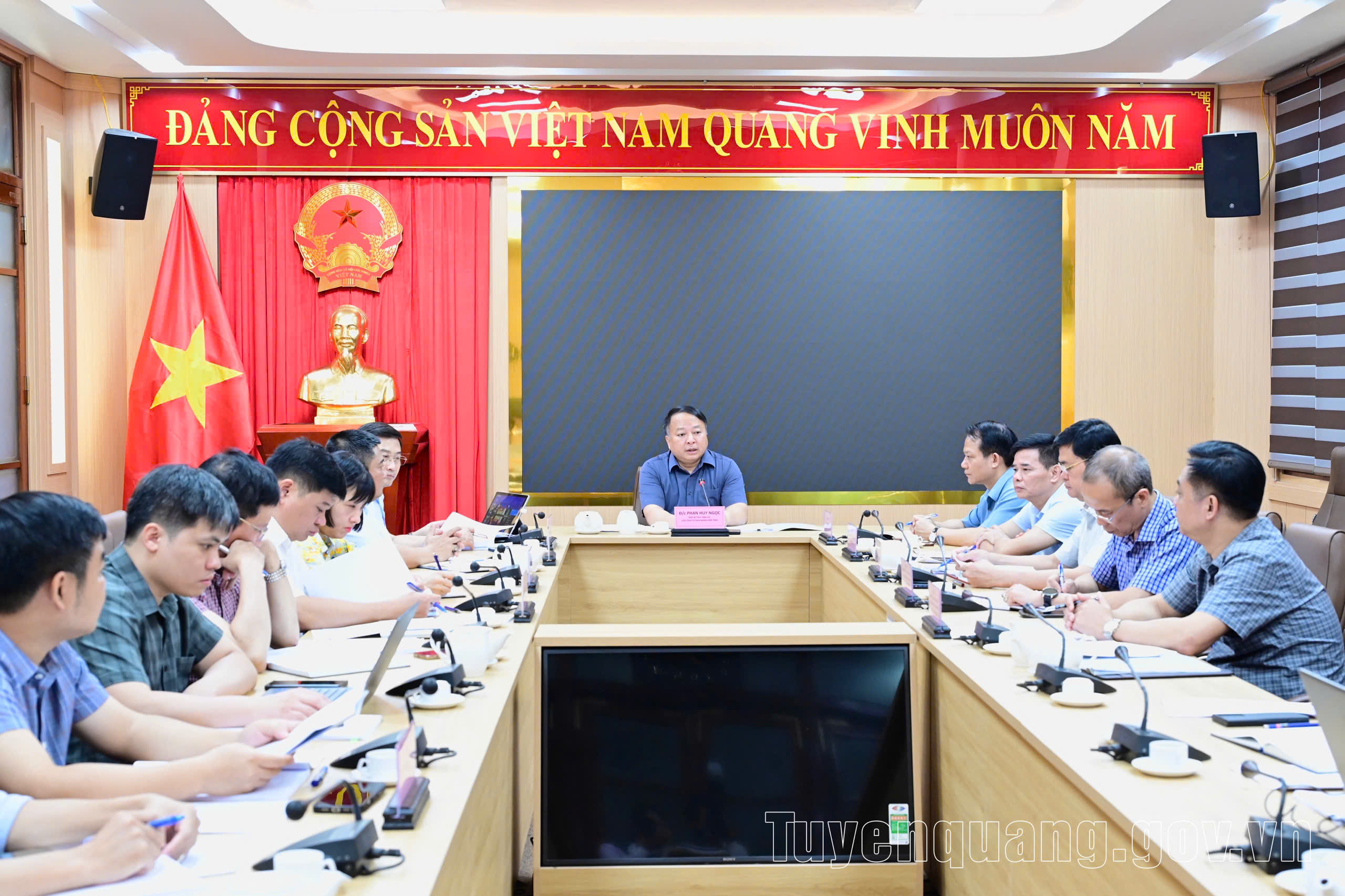 Chủ tịch UBND tỉnh chủ trì buổi làm việc đôn đốc tiến độ thực hiện các dự án trọng điểm