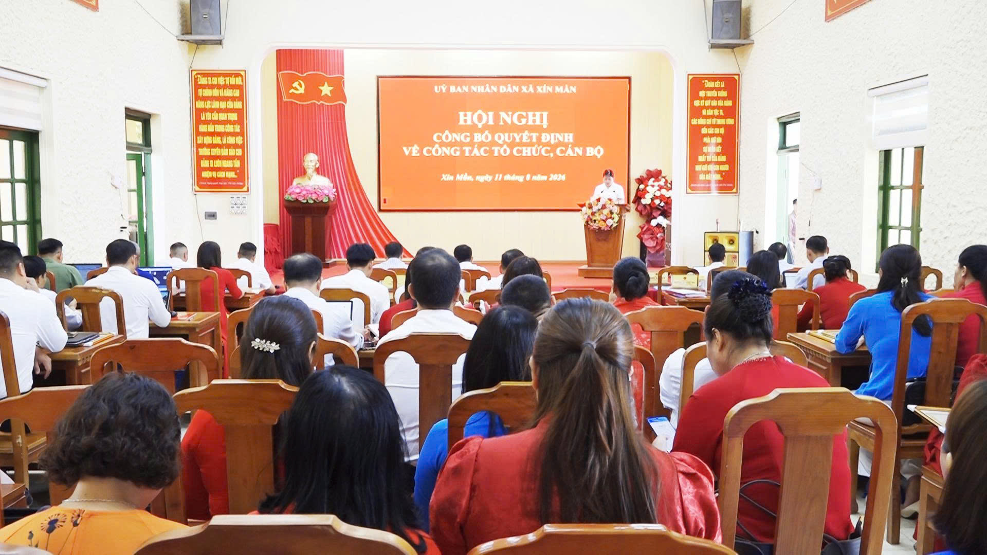 XÍN MẦN CÔNG BỐ CÁC QUYẾT ĐỊNH KIỆN TOÀN TỔ CHỨC BỘ MÁY VÀ CÔNG TÁC CÁN BỘ NGÀNH GIÁO DỤC