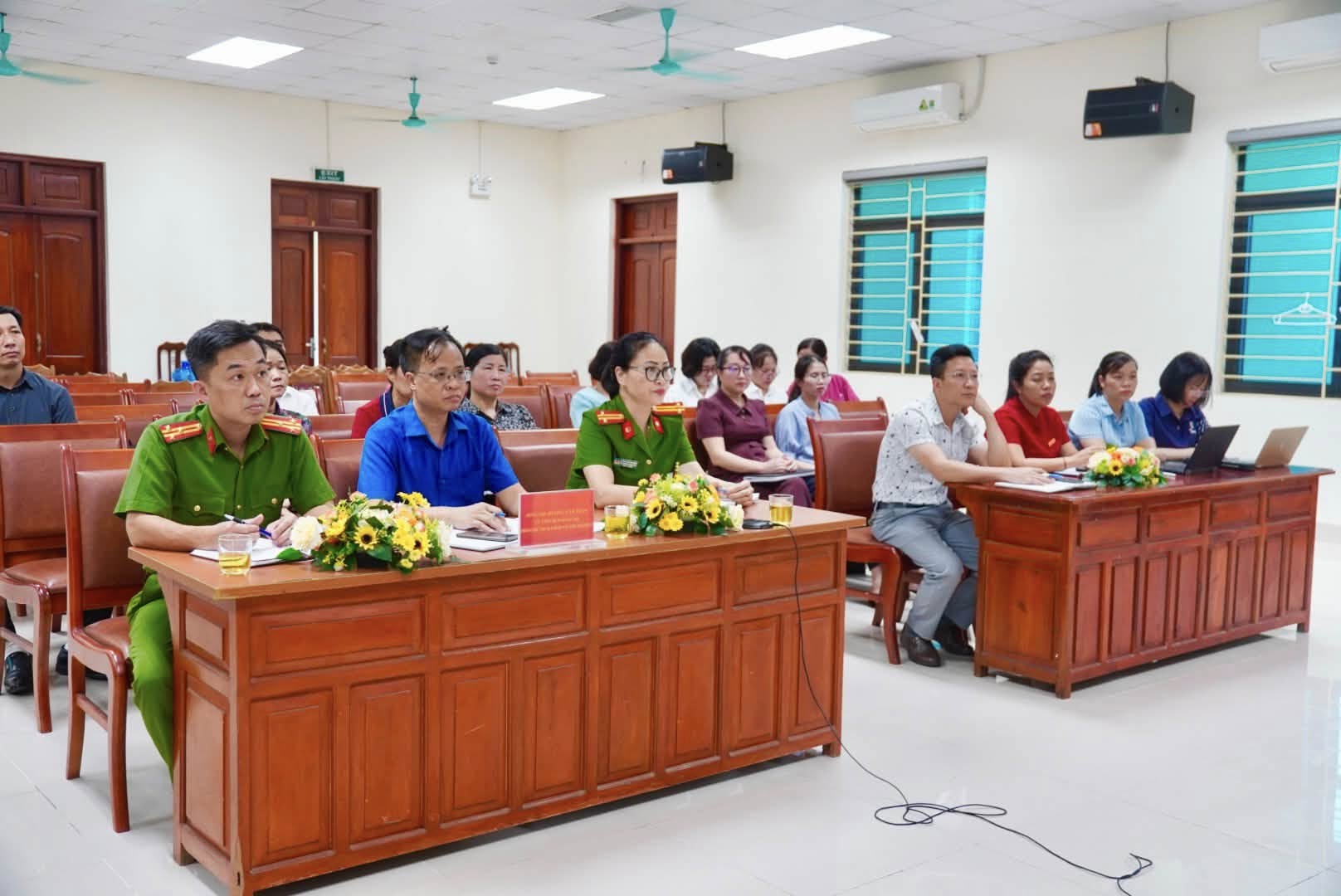 Chiến dịch mùa hè số cùng VNeID, hướng dẫn công dân số, đồng hành cùng Nhân dân thực hiện Đề án 06