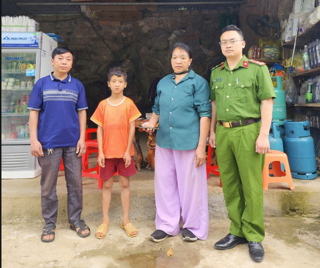 CÔNG AN XÃ LŨNG PHÌN NHANH CHÓNG HỖ TRỢ NGƯỜI DÂN TÌM LẠI TÀI SẢN BỊ MẤT TRỘM