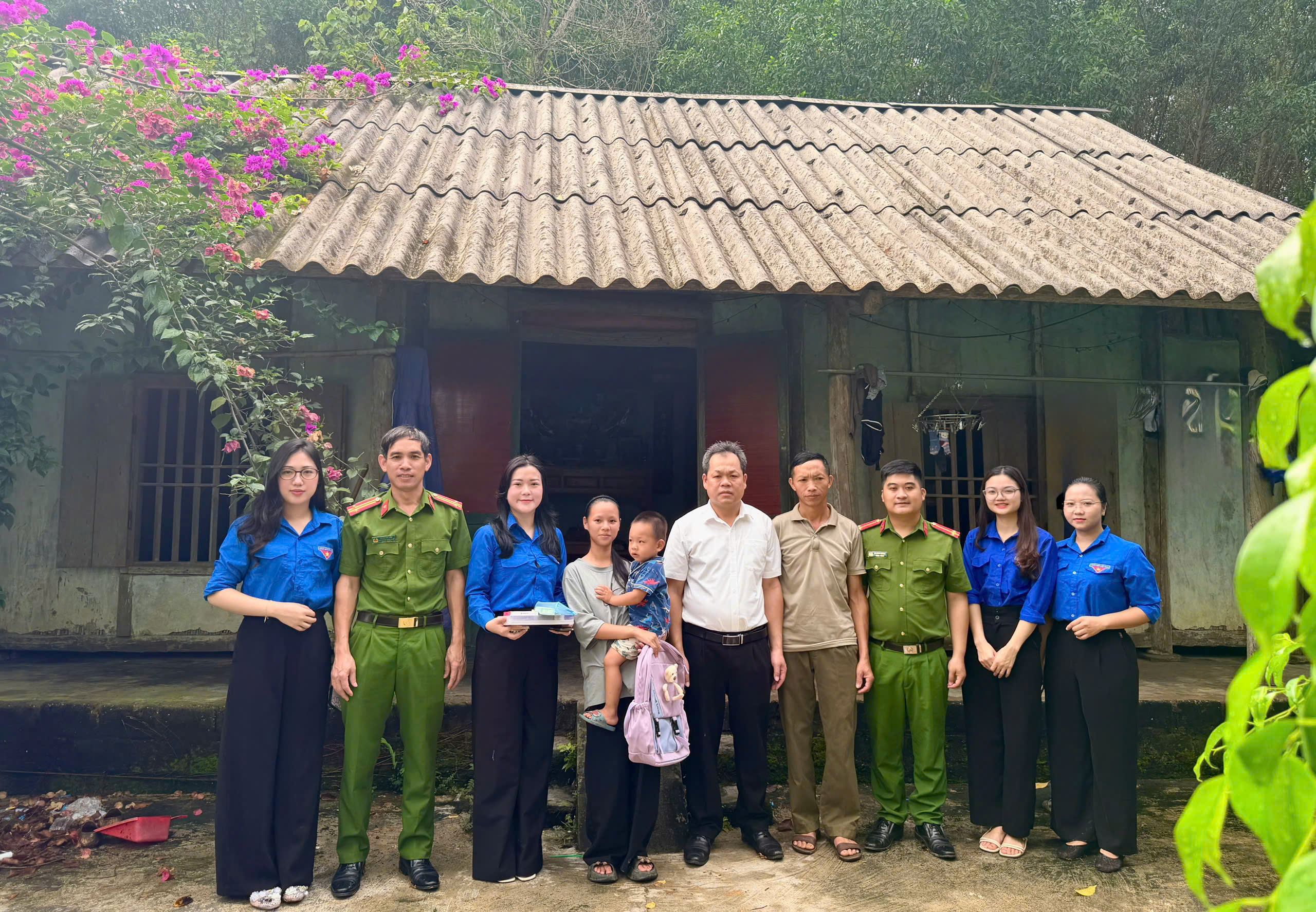 CÔNG AN XÃ THÁI SƠN LAN TỎA NHỮNG HOẠT ĐỘNG Ý NGHĨA NHÂN KỶ NIỆM 81 NĂM NGÀY TRUYỀN THỐNG CAND