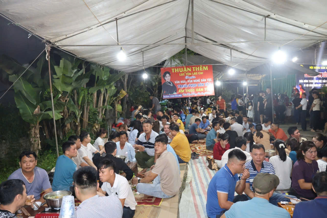 Chợ đ&ecirc;m an uống.jpg