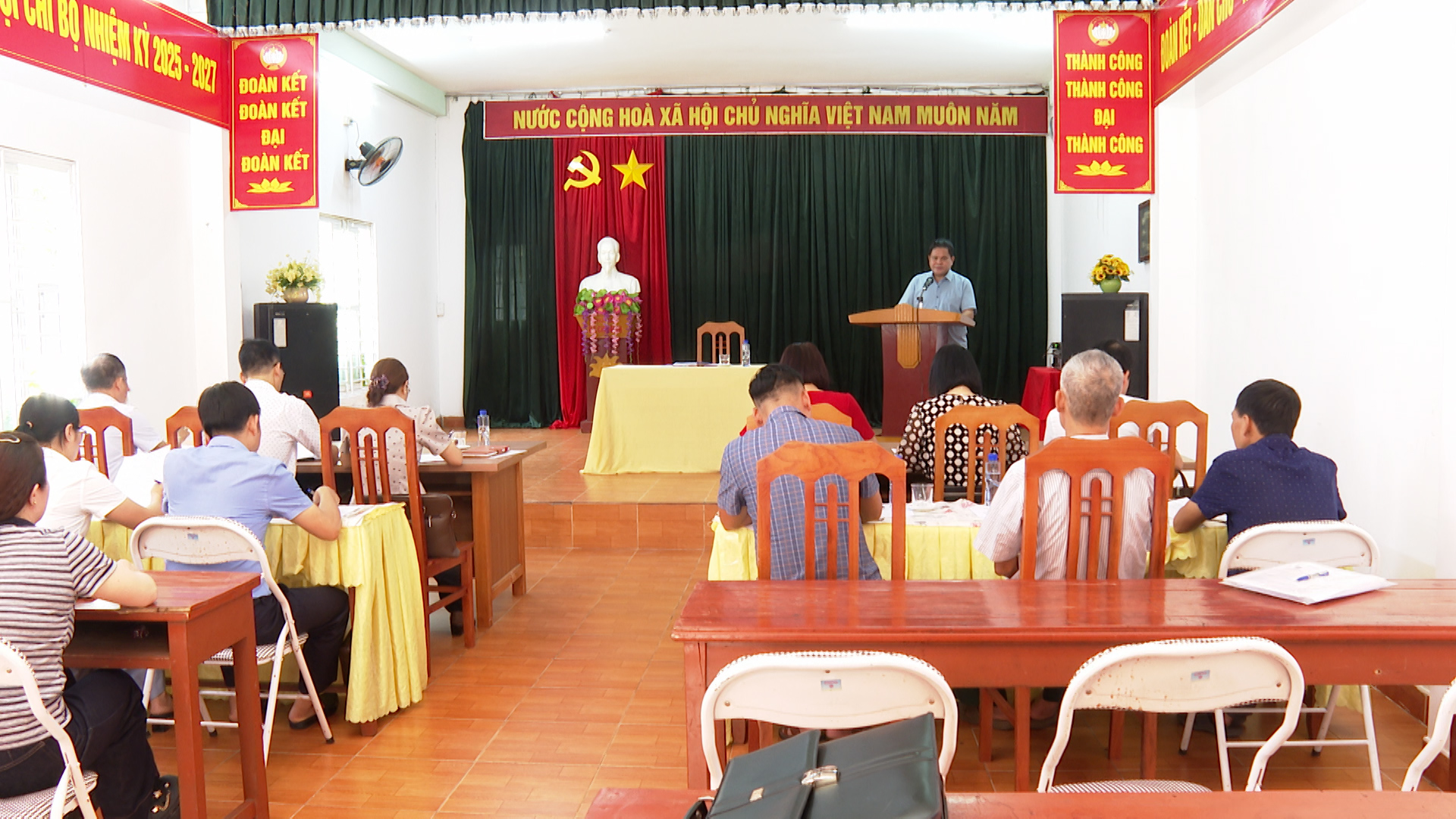 Bí thư Đảng ủy Vàng Seo Cón làm việc với Tổ 10
