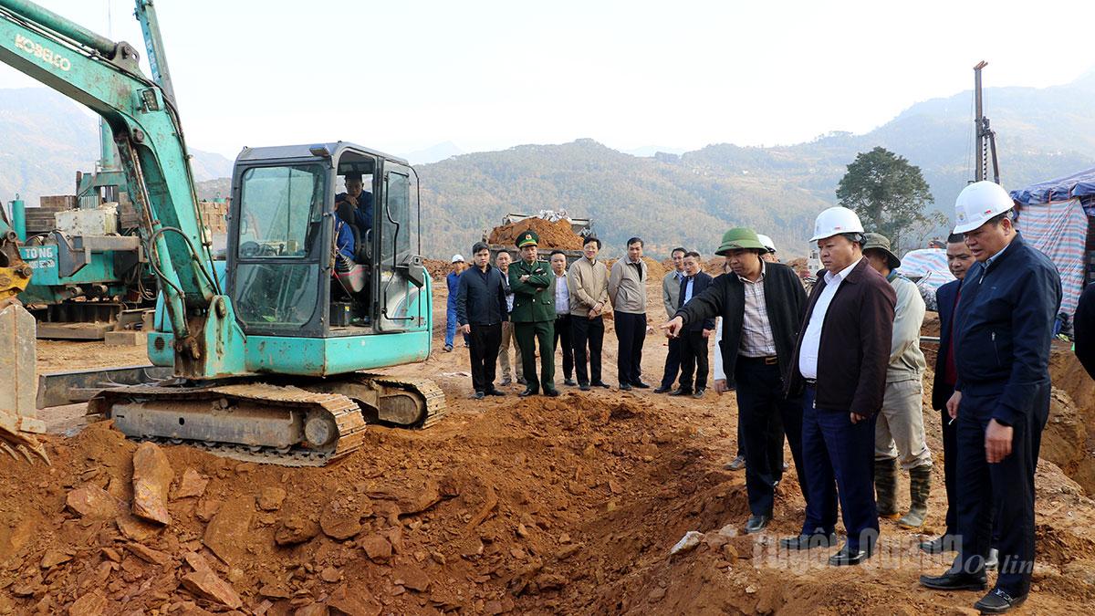 Chủ tịch UBND tỉnh Phan Huy Ngọc kiểm tra tiến độ thi công xây dựng Trường Phổ thông Nội trú liên cấp Tiểu học và Trung học cơ sở Pà Vầy Sủ