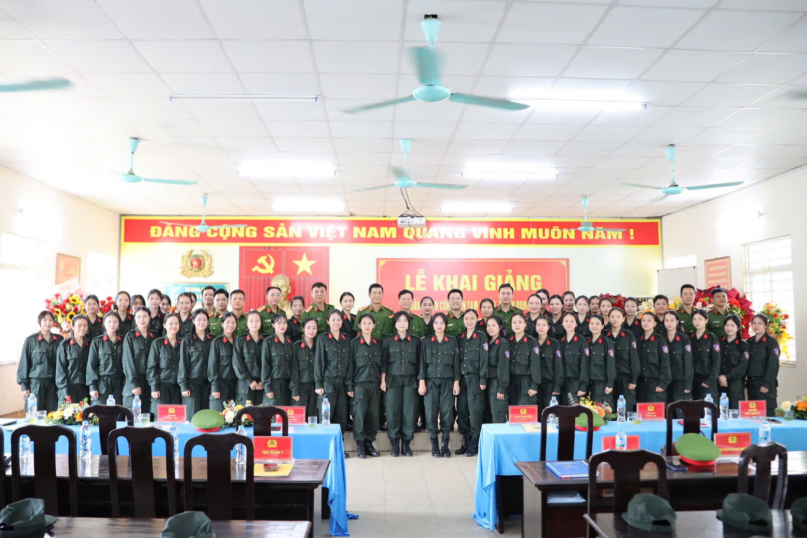 KHAI GIẢNG KHÓA HUẤN LUYỆN 49 NỮ CẢNH SÁT ĐẶC NHIỆM