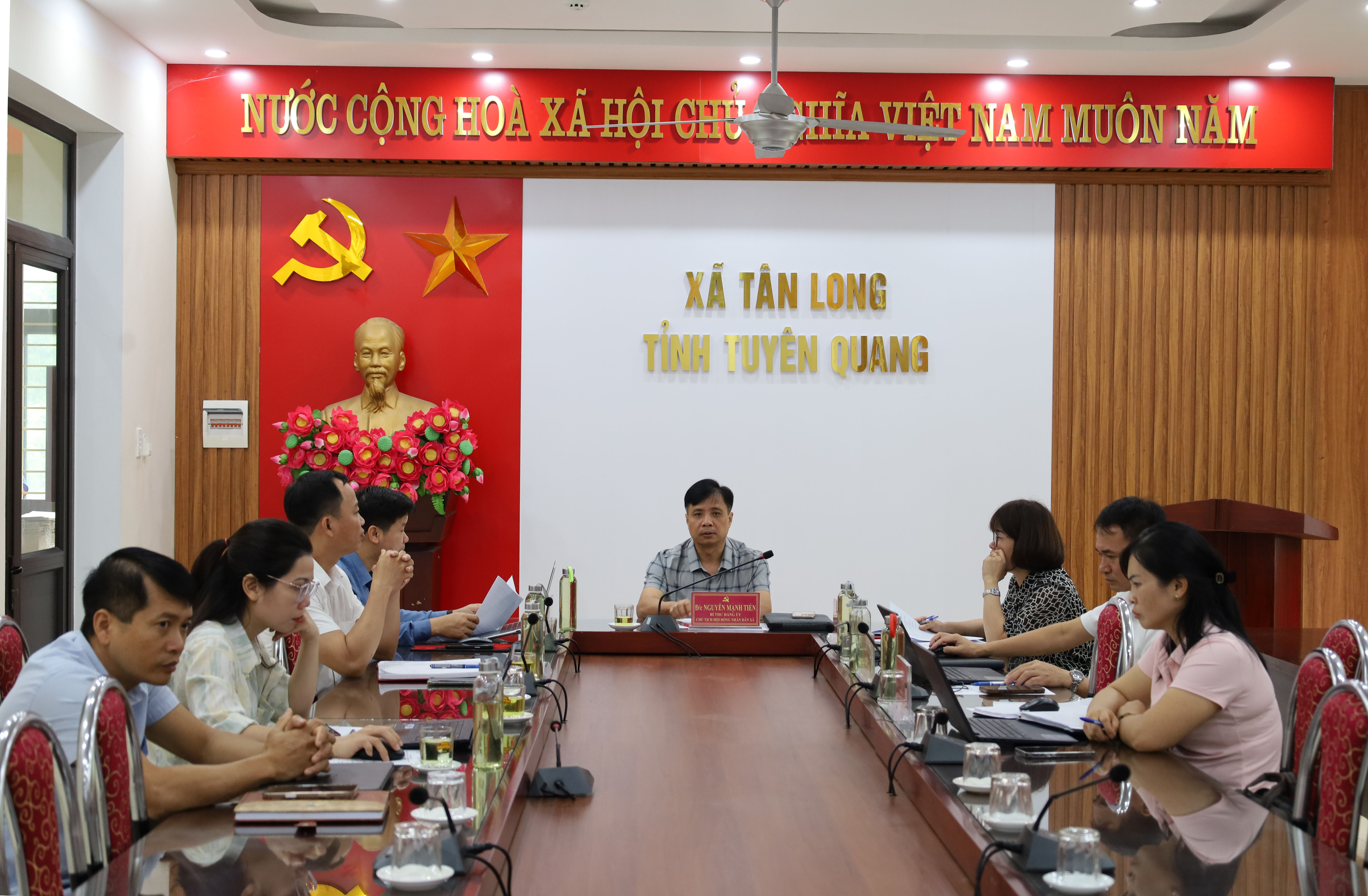 Xã Tân Long Dự họp trực tuyến với Ủy ban nhân dân tỉnh về thực hiện nhiệm vụ sắp xếp thôn, tổ dân phố trên địa bàn tỉnh