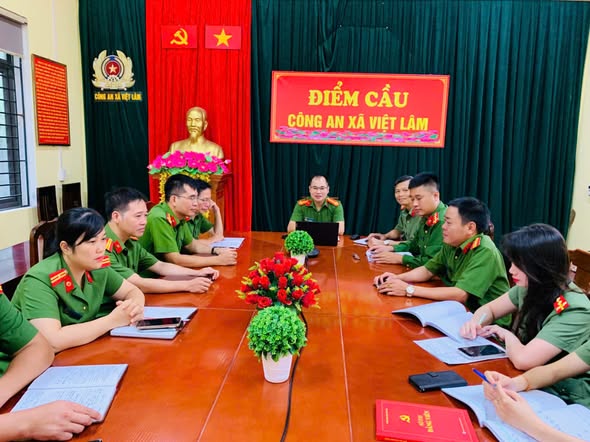 CÔNG AN XÃ VIỆT LÂM TỔ CHỨC HỌC TẬP NGHỊ QUYẾT TRUNG ƯƠNG 3 KHÓA XIV