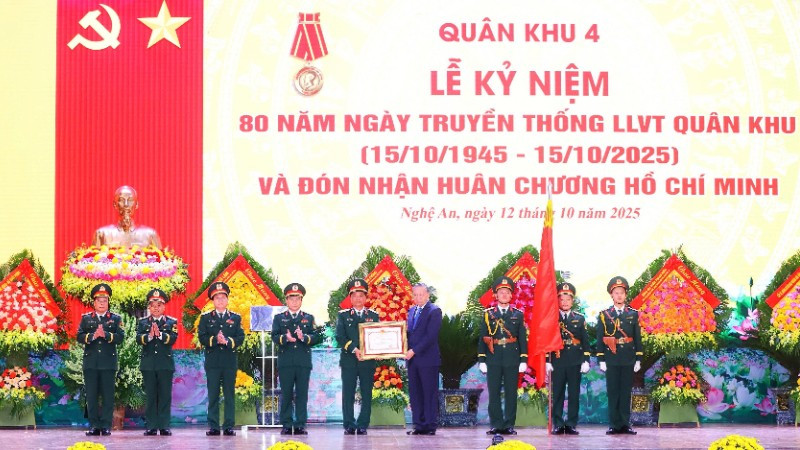 Vẻ vang truyền thống Lực lượng vũ trang Quân khu 4