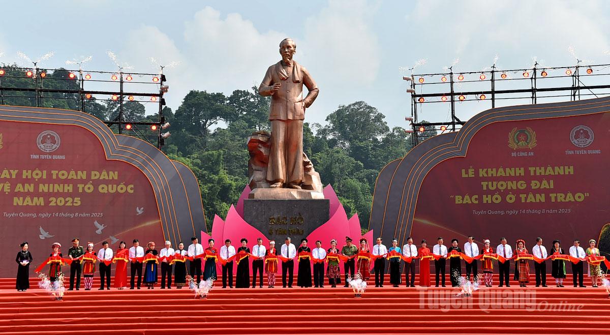 Tổng Bí thư Tô Lâm dự Ngày hội Toàn dân Bảo vệ an ninh Tổ quốc và Lễ khánh thành Tượng đài “Bác Hồ ở Tân Trào”