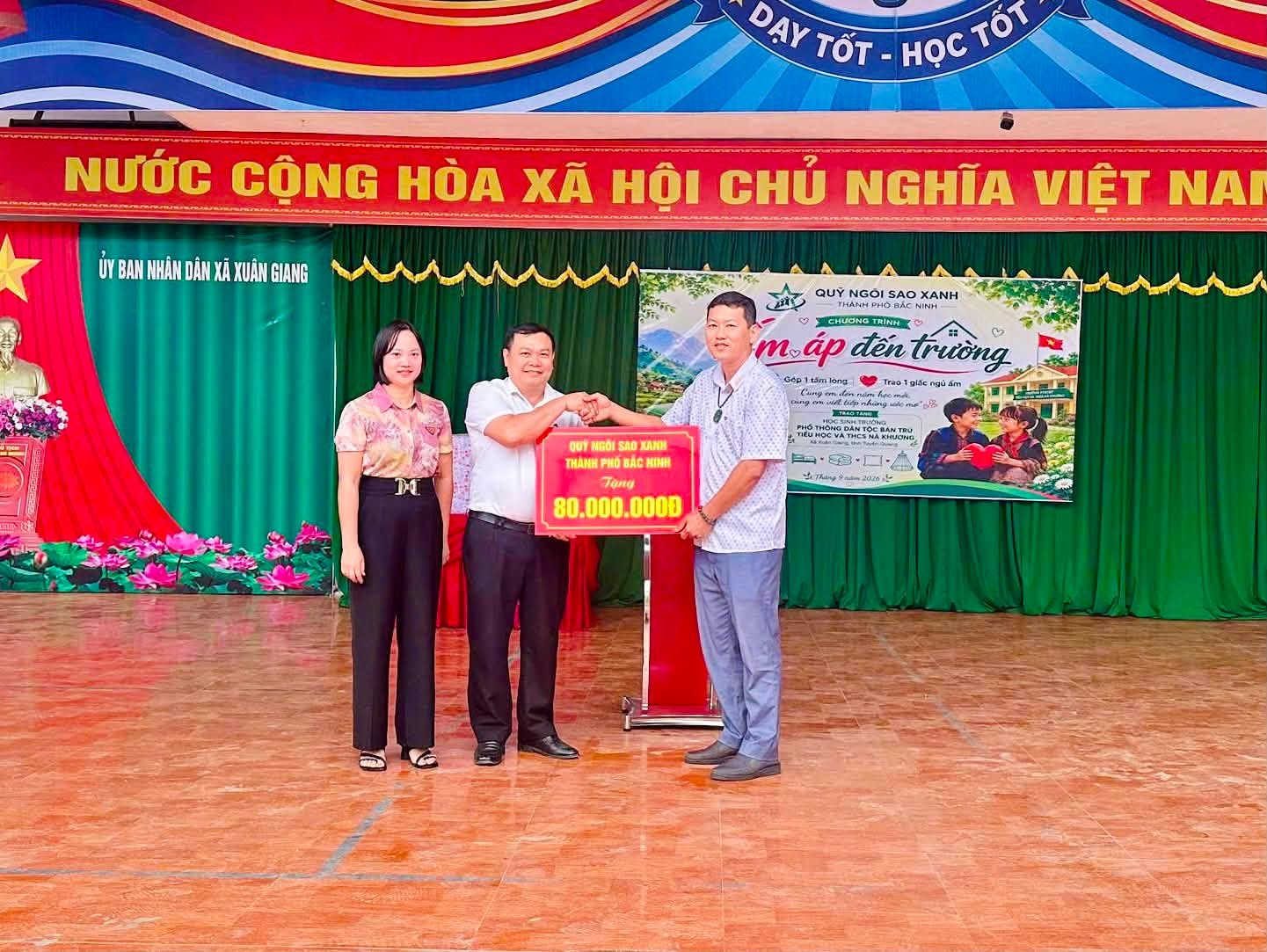 CHƯƠNG TRÌNH “ẤM ÁP ĐẾN TRƯỜNG” CÙNG QUỸ NGÔI SAO XANH