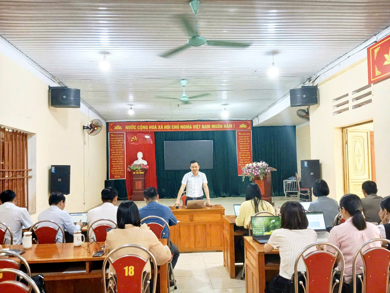 Họp chi trả tiền dạy thêm đối với học sinh khuyết tật