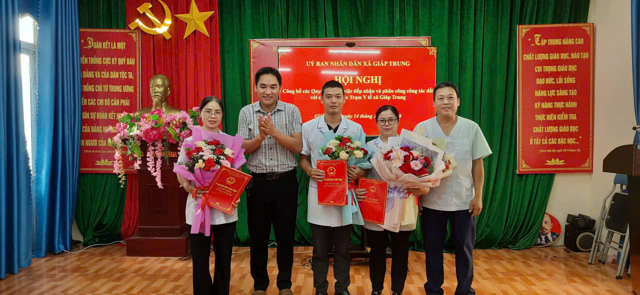                      HỘI NGHỊ CÔNG BỐ QUYẾT ĐỊNH VỀ CÔNG TÁC CÁN BỘ TRẠM Y TẾ XÃ GIÁP TRUNG