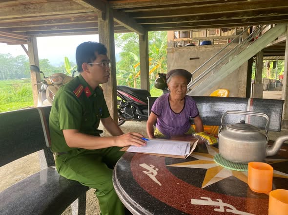 CÔNG AN XÃ VIỆT LÂM TĂNG CƯỜNG CẬP NHẬT THÔNG TIN LIỆT SĨ, THÂN NHÂN LIỆT SĨ – LAN TỎA NGHĨA TÌNH, TRI ÂN SÂU SẮC