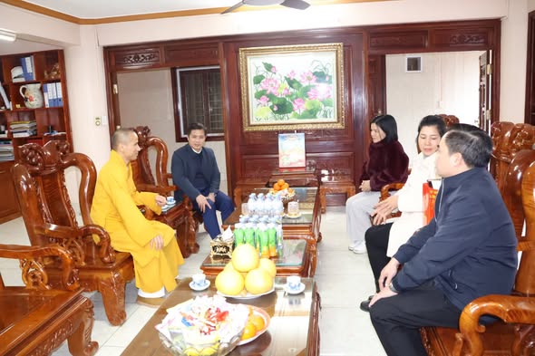 LÃNH ĐẠO UBND PHƯỜNG HÀ GIANG 2 THĂM, CHÚC TẾT CHÙA QUAN ÂM