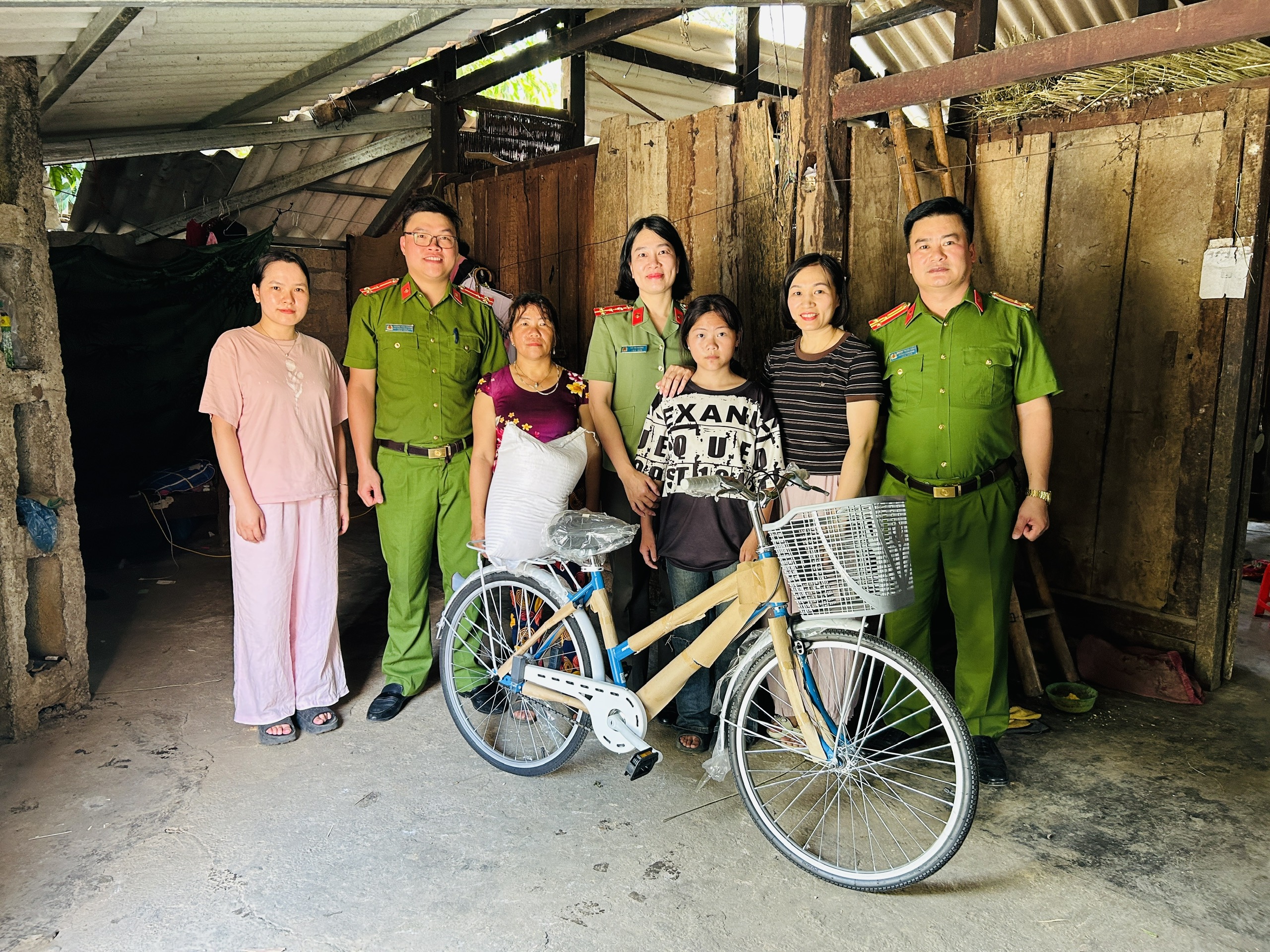 GIỮ BÌNH YÊN NƠI CỰC BẮC - CHUYỆN Ở CÔNG AN XÃ CÁN TỶ