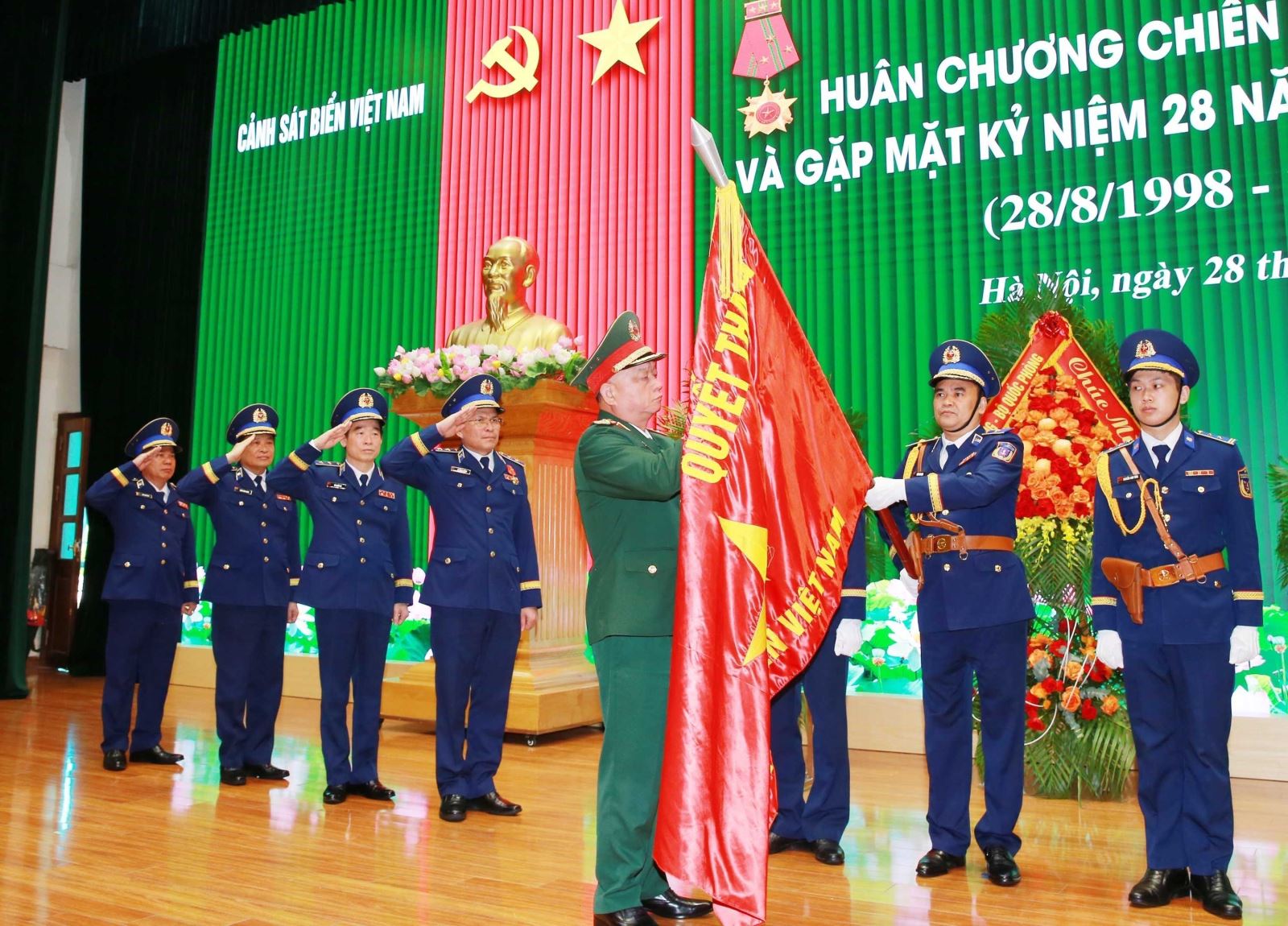 Cảnh sát biển Việt Nam bảo vệ chủ quyền Tổ quốc bằng biện pháp pháp luật