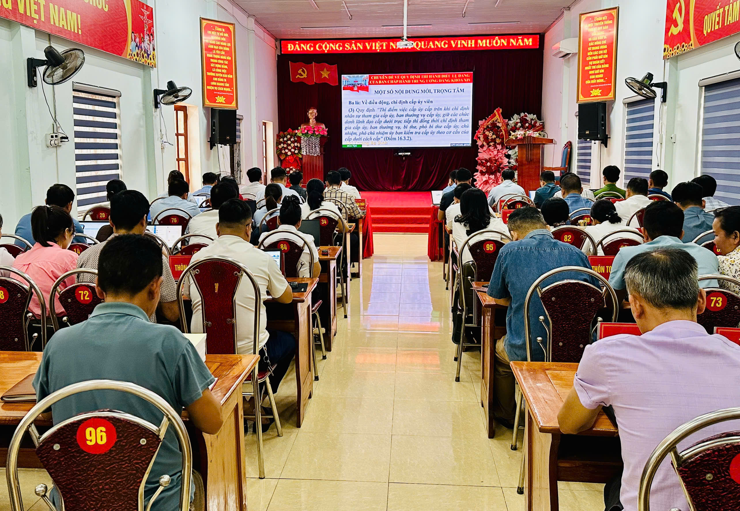 Đảng ủy xã Bạch Ngọc tham dự hội nghị trực tuyến quán triệt Nghị quyết Hội nghị lần thứ hai Ban Chấp hành Trung ương Đảng khóa XIV