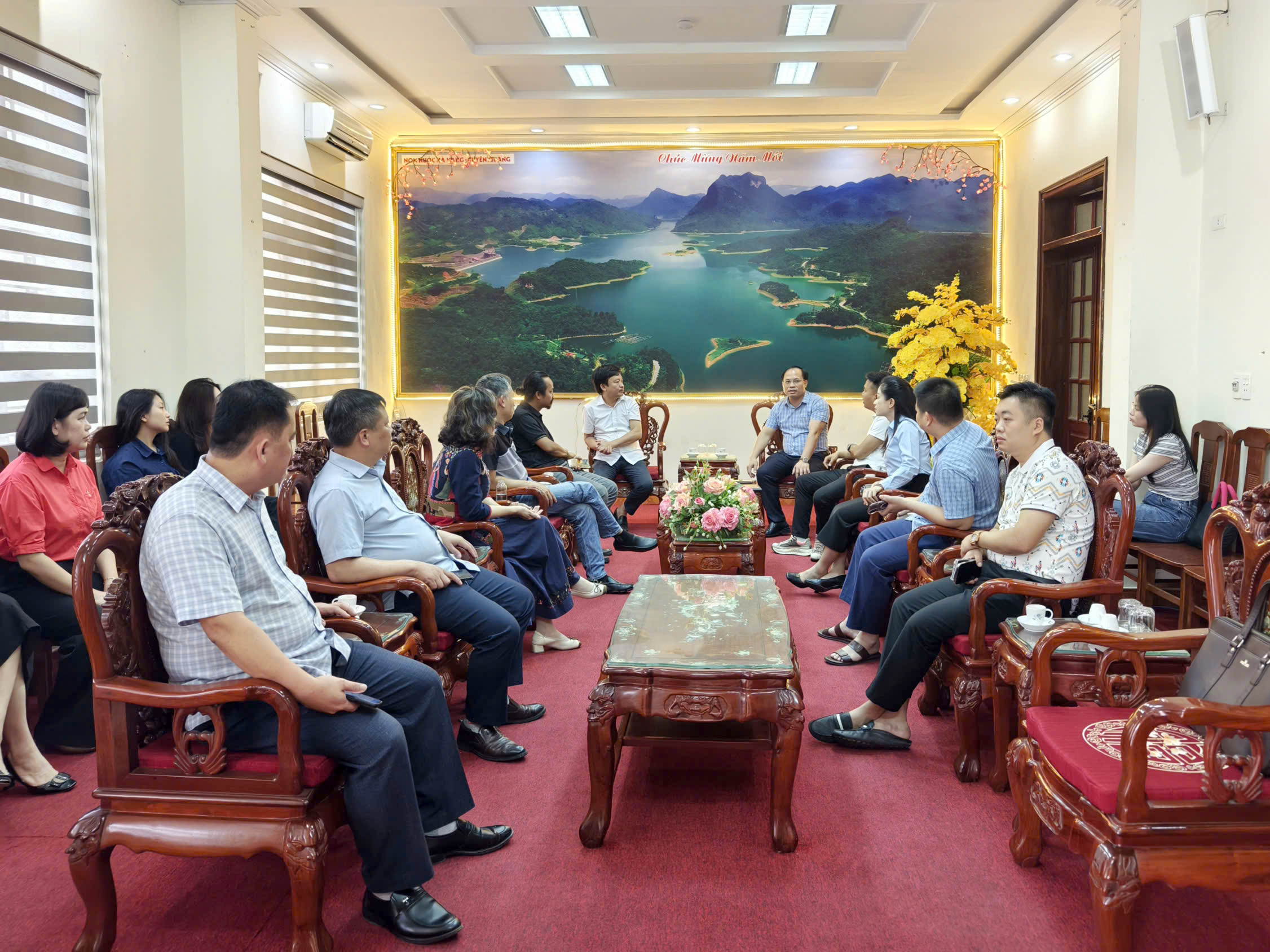 Xã Nà Hang làm việc với Đoàn khảo sát đánh giá tài nguyên du lịch và kết nối tour, tuyến du lịch