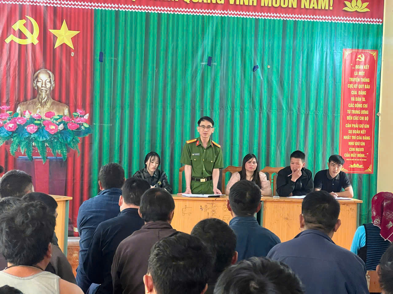 CÔNG AN XÃ SỦNG MÁNG TUYÊN TRUYỀN PHÁP LUẬT VỀ TÍN NGƯỠNG, TÔN GIÁO TẠI ĐIỂM NHÓM TIN LÀNH