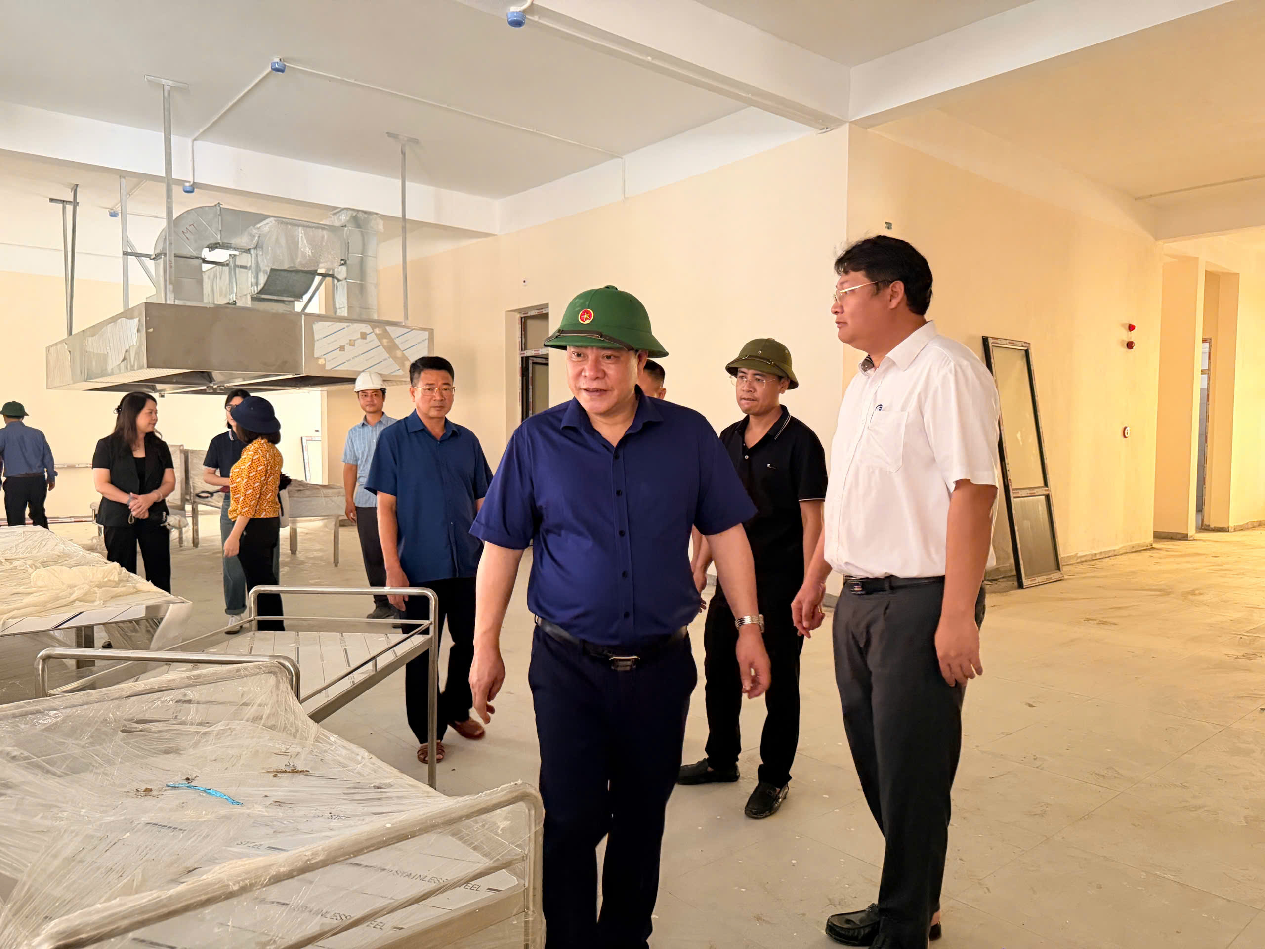 LÃNH ĐẠO UBND TỈNH KIỂM TRA TIẾN ĐỘ XÂY DỰNG TRƯỜNG PTNT LIÊN CẤP XÃ MINH TÂN