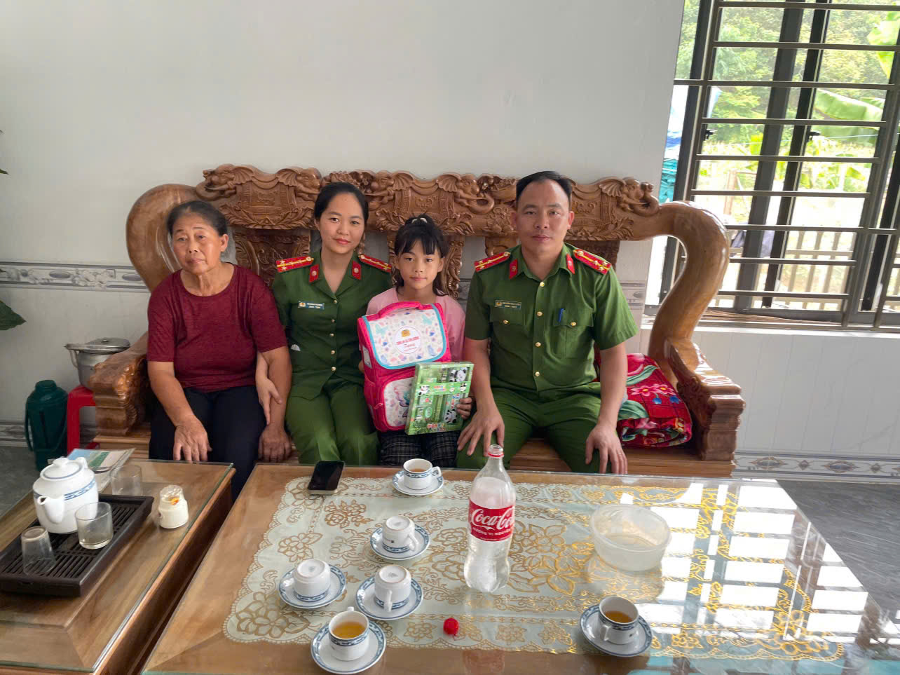 CHI HỘI PHỤ NỮ VÀ CHI ĐOÀN CÔNG AN XÃ PHỐI HỢP TỔ CHỨC CÁC HOẠT ĐỘNG HƯỞNG ỨNG THÁNG HÀNH ĐỘNG VÌ TRẺ EM NĂM 2026